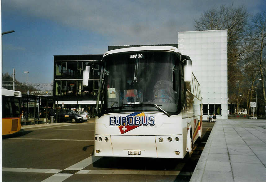 (066'401) - Welti-Furrer, Zrich - Nr. 30/ZH 5030 - Bova am 27. Mrz 2004 beim Bahnhof Interlaken Ost