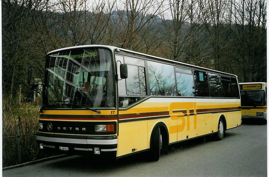 (066'429) - STI Thun - Nr. 17/BE 363'613 - Setra (ex AvH Heimenschwand Nr. 7) am 12. April 2004 bei der Schifflndte Thun