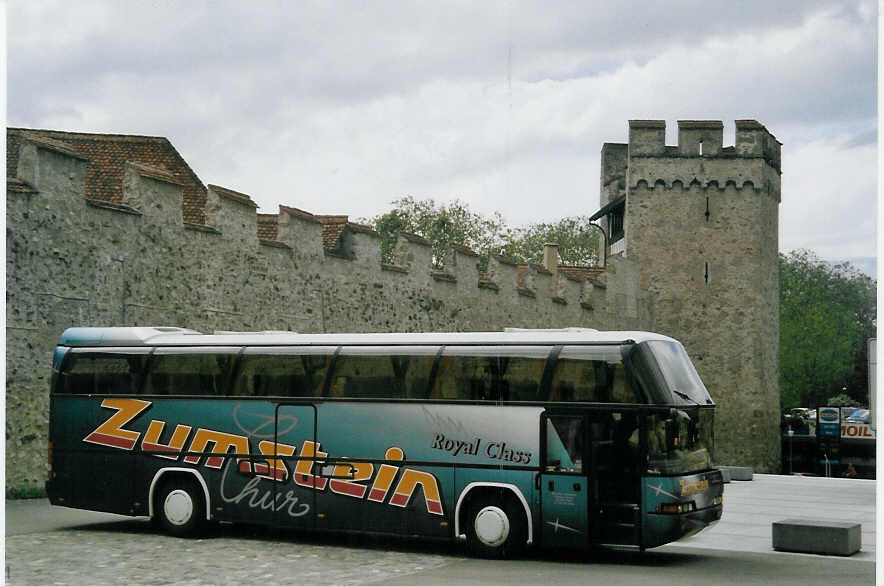 (068'232) - Zumstein, Chur - GR 18'152 - Neoplan am 12. Juni 2004 in Thun, Berntorplatz