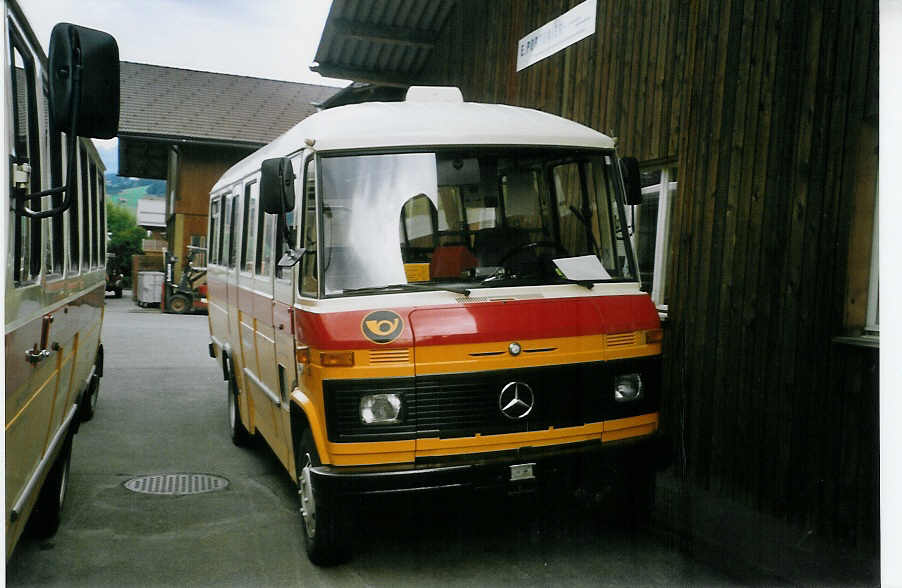 (068'829) - Portenier, Adelboden - Nr. 10 - Mercedes (ex Geiger, Adelboden Nr. 10) am 5. Juli 2004 in Reichenbach, Garage