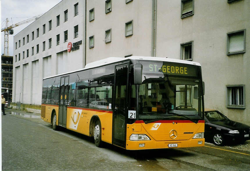 (069'207) - SAPJV, L'Isle - Nr. 26/VD 946 - Mercedes am 8. Juli 2004 beim Bahnhof Nyon