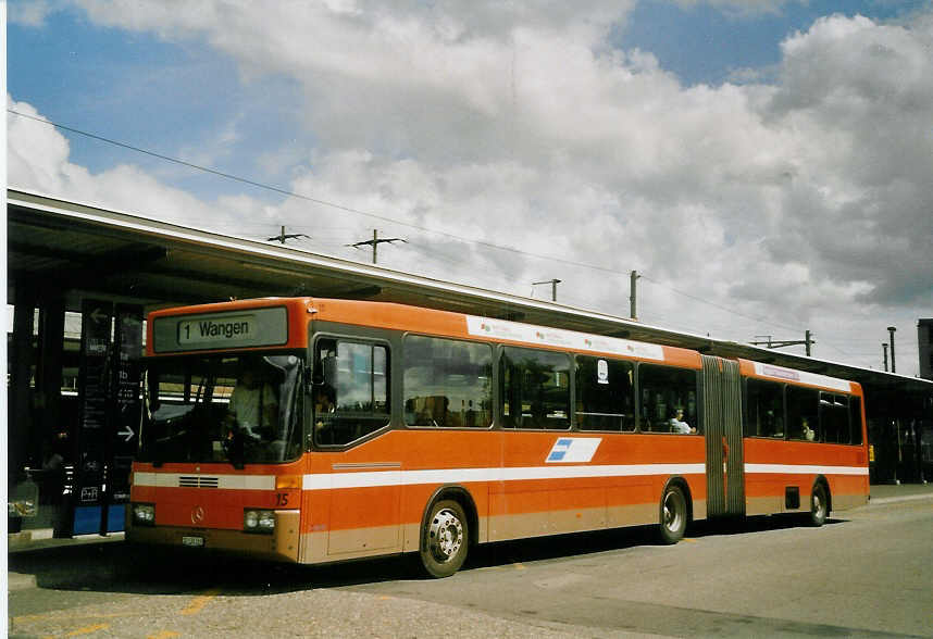 (069'312) - BOGG Wangen b.O. - Nr. 15/SO 130'269 - Mercedes/Hess (ex AGO Olten Nr. 15) am 10. Juli 2004 beim Bahnhof Olten