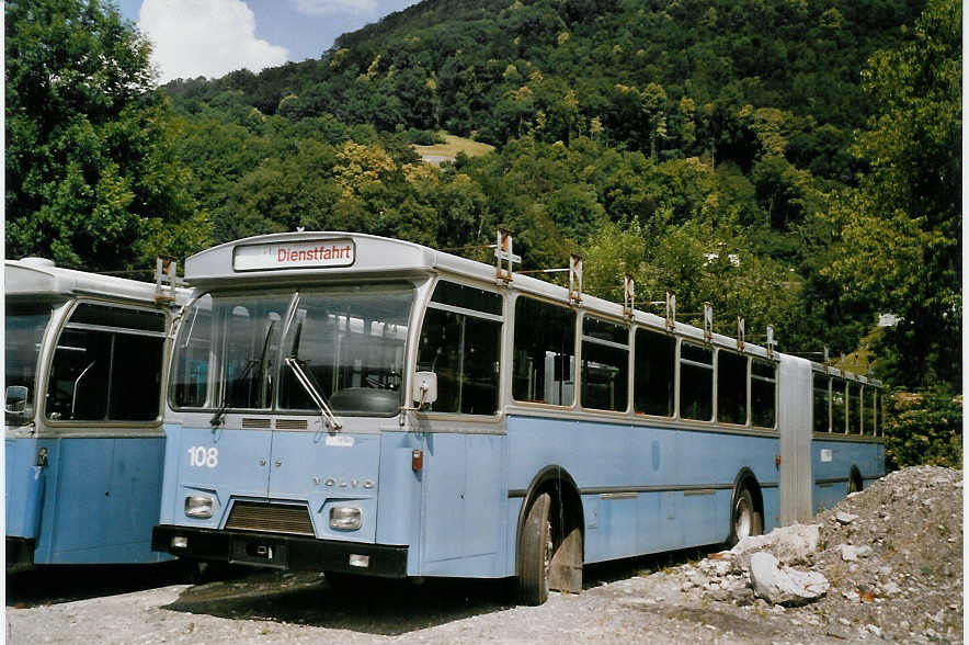 (069'508) - VBL Luzern - Nr. 108 - Volvo/Hess am 17. Juli 2004 in Nfels