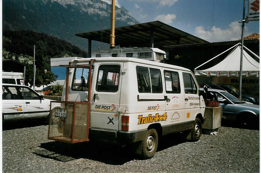 (069'829) - Verkehrsverein, Habkern - BE 261'690 - Renault am 1. August 2004 in Interlaken