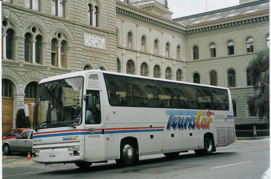 (070'001) - TourisCar, Genve - GE 96'430 - Renault am 19. August 2004 in Bern, Bundeshaus