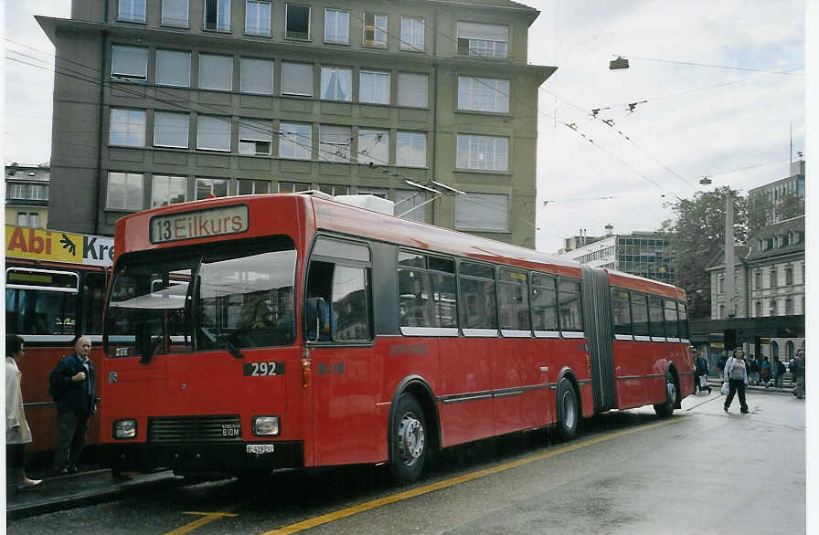 (070'002) - Bernmobil, Bern - Nr. 292/BE 419'292 - Volvo/R&J-Hess-Gangloff am 19. August 2004 beim Bahnhof Bern