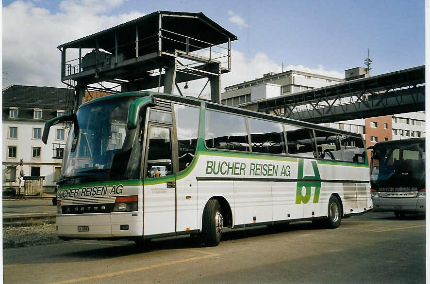 (070'315) - Bucher, Luzern - LU 15'568 - Setra am 21. August 2004 in Luzern, Inseli-P