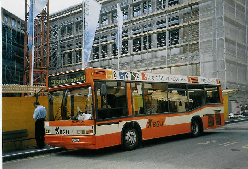 (070'533) - BGU Grenchen - Nr. 1/SO 21'958 - Neoplan am 28. August 2004 in Grenchen, Postplatz