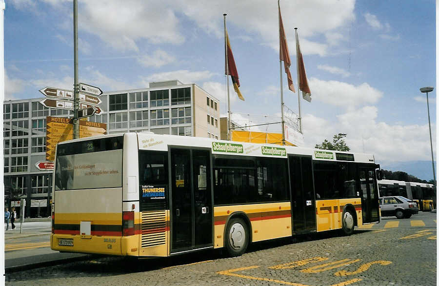 (070'612) - STI Thun - Nr. 92/BE 572'092 - MAN am 29. August 2004 beim Bahnhof Thun