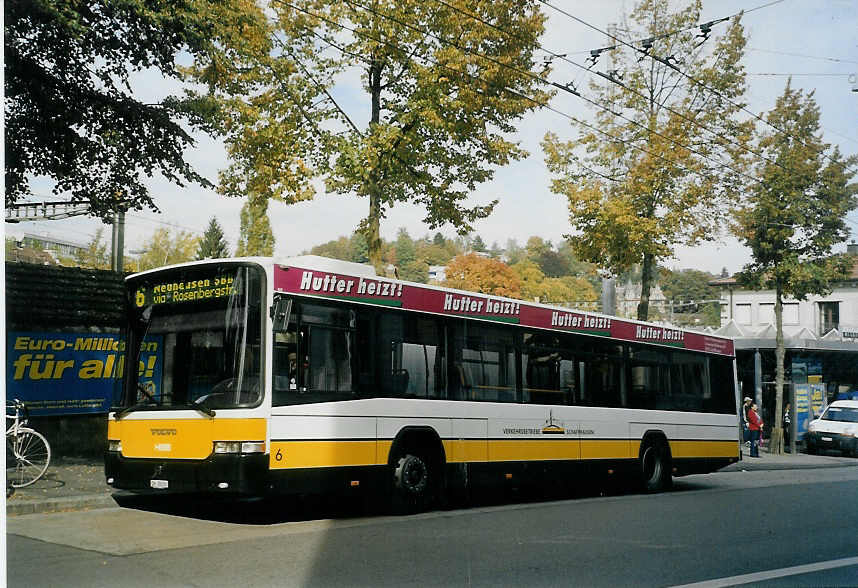 (071'601) - VBSH Schaffhausen - Nr. 6/SH 38'006 - Volvo/Hess am 4. Oktober 2004 beim Bahnhof Schaffhausen