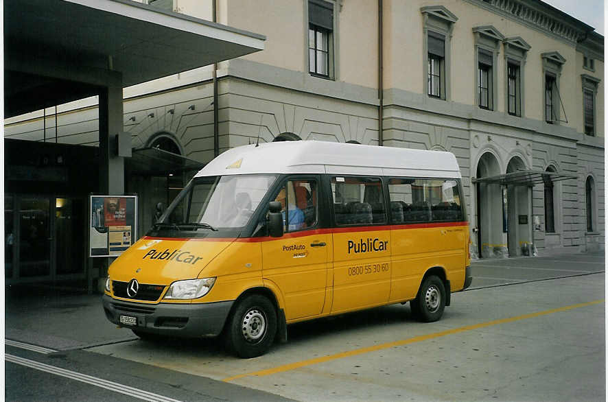 (071'626) - PostAuto Thurgau-Schaffhausen - Nr. 49/TG 158'220 - Mercedes am 4. Oktober 2004 beim Bahnhof Frauenfeld