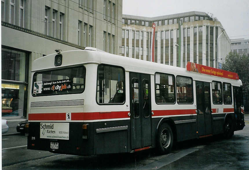 (071'916) - VBSG St. Gallen - Nr. 218/SG 141'218 - Saurer/Hess am 11. Oktober 2004 beim Bahnhof St. Gallen