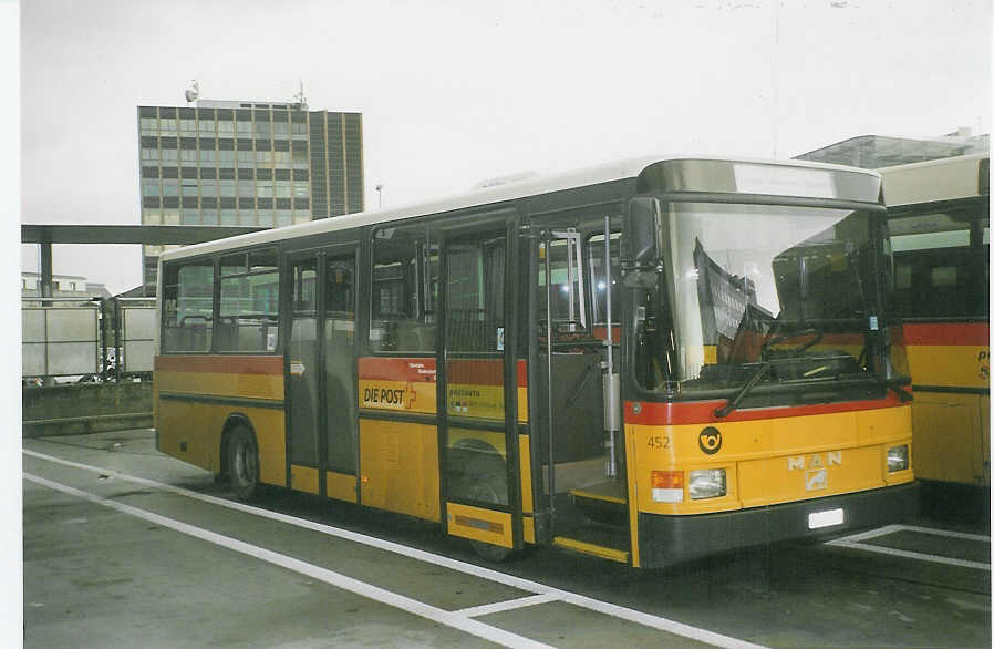 (072'216) - PostAuto Bern-Freiburg-Solothurn - Nr. 452/BE 615'593 - MAN/Hess (ex Trachsel, Hasle-Regsau; ex Loosli, Wyssachen) am 21. Oktober 2004 in Bern, Postautostation