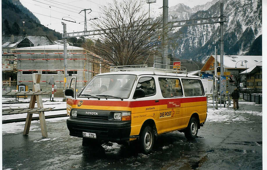 (073'303) - Seematter, Saxeten - BE 576 - Toyota am 18. Dezember 2004 beim Bahnhof Wilderswil