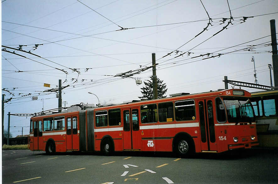 (074'220) - TN Neuchtel - Nr. 154 - FBW/Hess Gelenktrolleybus (ex Nr. 54) am 16. Januar 2005 in Marin, Dpt