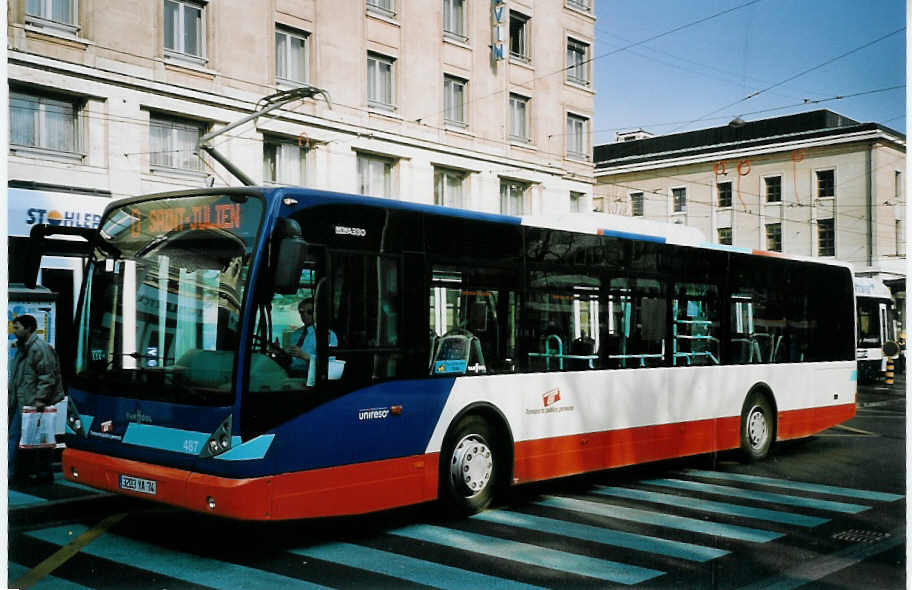 (074'924) - Aus Frankreich: TPG Genve (France) - Nr. 487/3203 YA 74 - Van Hool am 24. Februar 2005 beim Bahnhof Genve