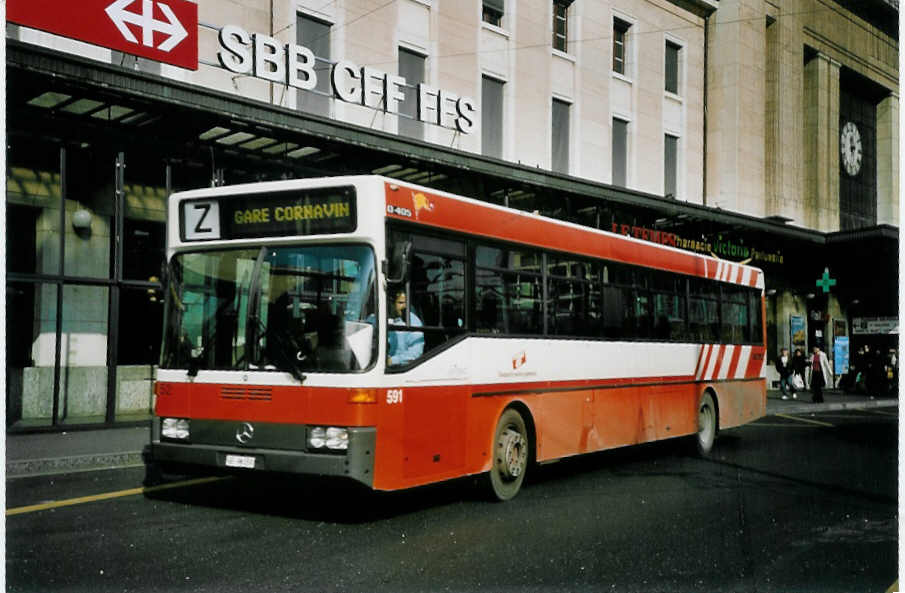 (074'928) - Dupraz, Genve (TPG Nr. 591) - Nr. 52/GE 96'159 - Mercedes am 24. Februar 2005 beim Bahnhof Genve