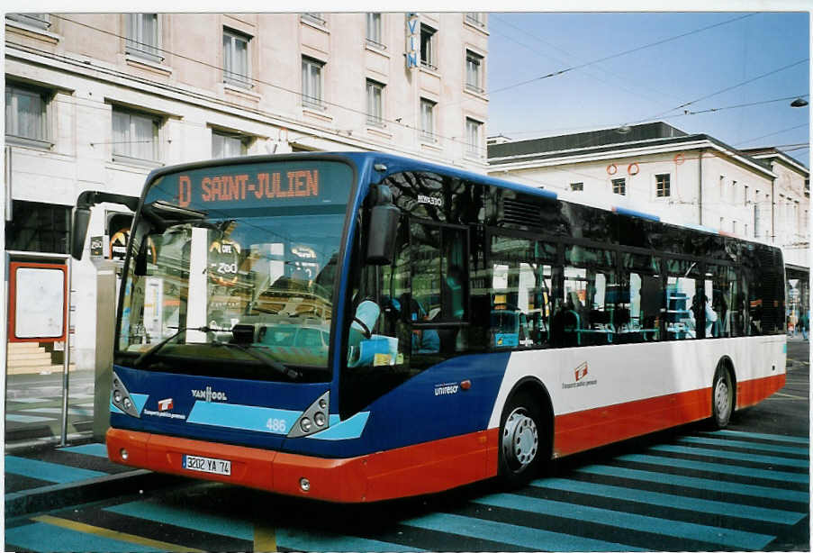 (074'929) - Aus Frankreich: TPG Genve (France) - Nr. 486/3202 YA 74 - Van Hool am 24. Februar 2005 beim Bahnhof Genve