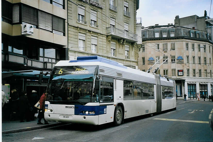 (075'131) - TL Lausanne - Nr. 800/VD 1413 - Neoplan Gelenkduobus am 24. Februar 2005 in Lausanne, Bel-Air