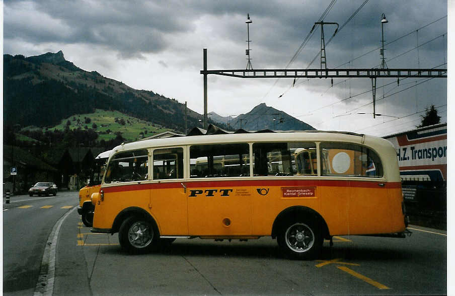 (078'126) - Schmid, Thrishaus - Nr. 3/BE 26'206 - Saurer/Gangloff (ex Geiger, Adelboden Nr. 3) am 25. Juni 2005 beim Bahnhof Reichenbach