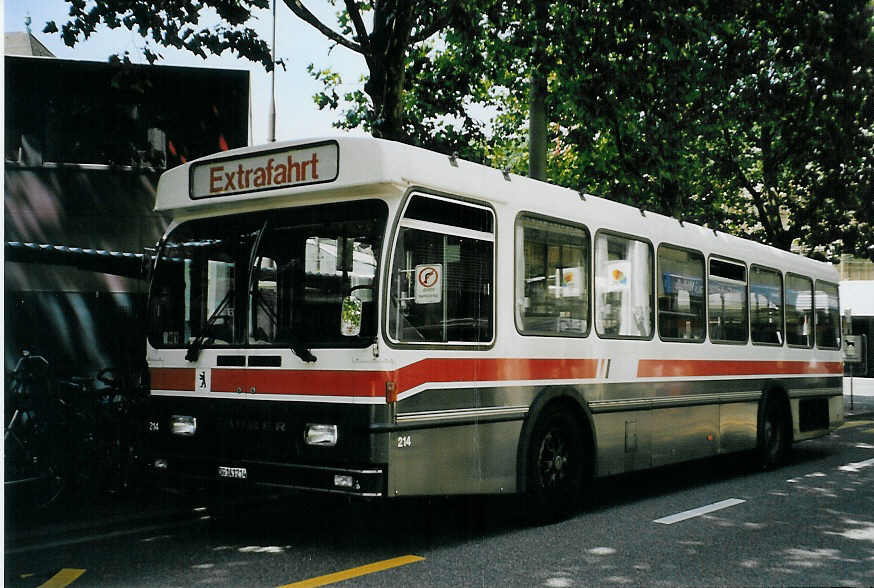 (079'127) - VBSG St. Gallen - Nr. 214/SG 141'214 - Saurer/Hess am 28. Juli 2005 beim Bahnhof St. Gallen