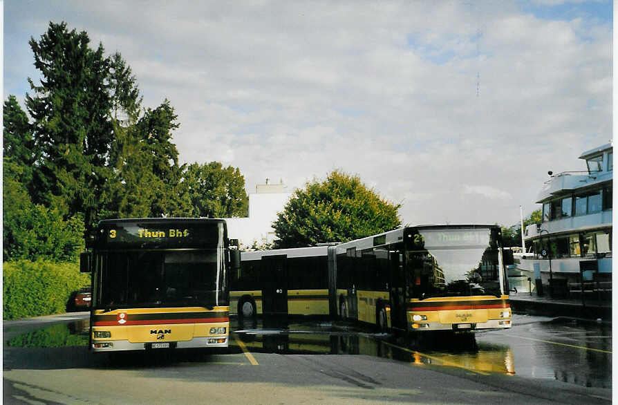 (079'536) - STI Thun - Nr. 93/BE 572'093 + Nr. 88/BE 572'088 - MAN am 23. August 2005 bei der Schifflndte Thun