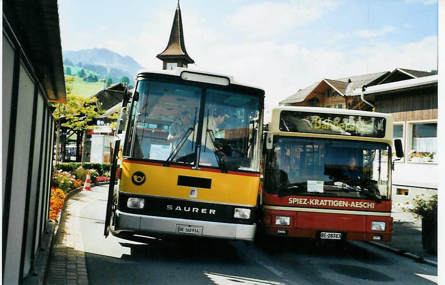 (080'223) - Spring, Schwenden - BE 368'914 - Saurer/R&J + ASKA Aeschi - Nr. 2/BE 26'783 - MAN am 3. September 2005 beim Bahnhof Zweisimmen