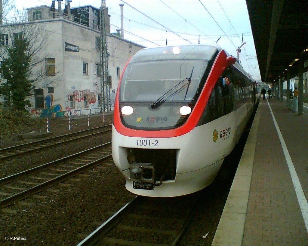 1001-2 wartet am 06.01.06 an der haltestelle D�sseldorf-V�lklingerstrasse auf die weiterfahrt.