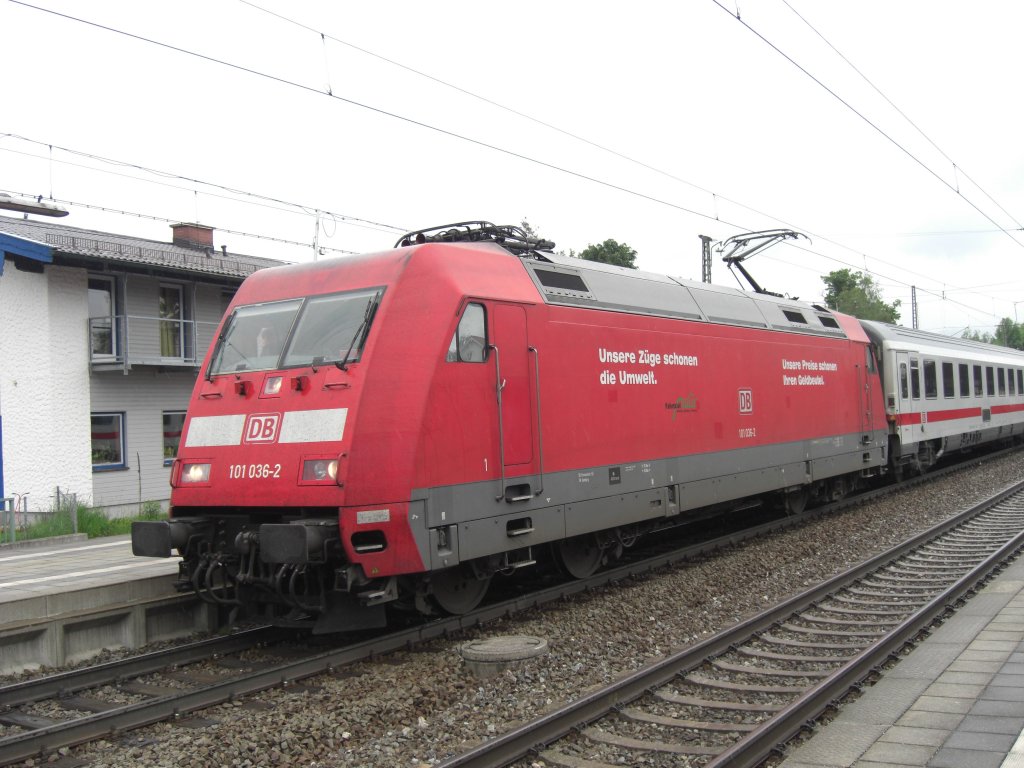 101 036-2 beim planmigem Halt am 22. Mai 2008 in Prien am Chiemsee.