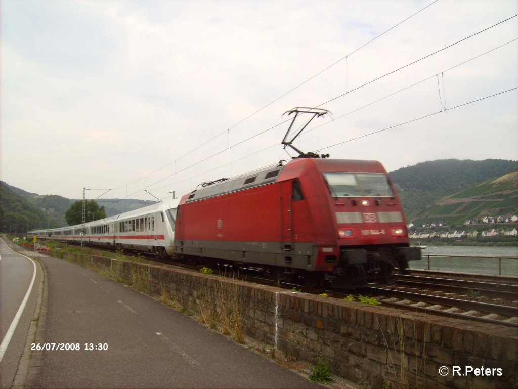 101 044-5 zieht bei Rheindiebach den IC 2025 Koblenz – Frankfurt/M. 26.07.08

