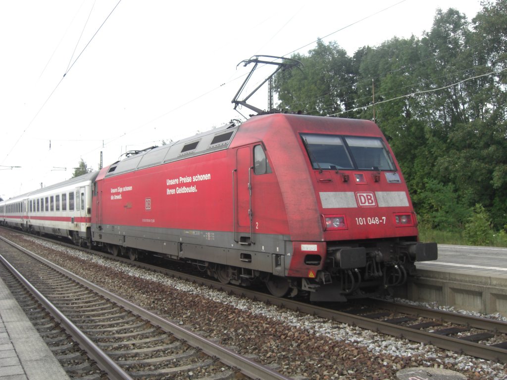 101 048-7 diesmal im Bahnhof von Prien am Chiemsee am 9. August 2009.