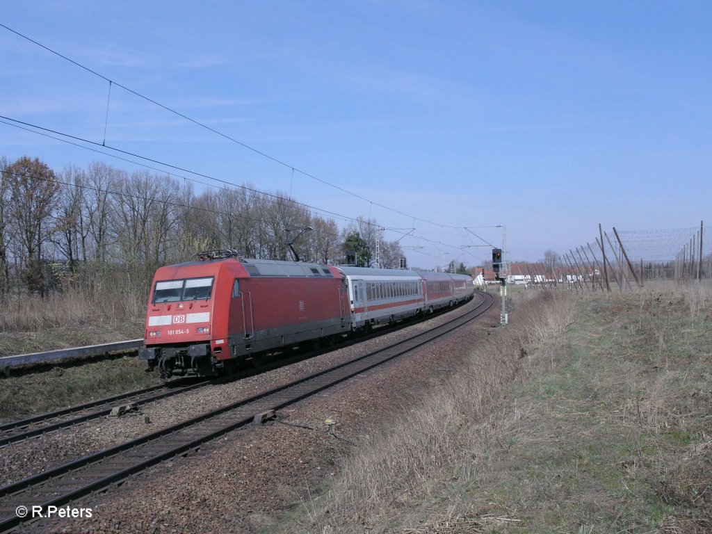 101 054-5 mit RE4011 N�rnberg - M�nchen bei Rohrbach. 24.03.11