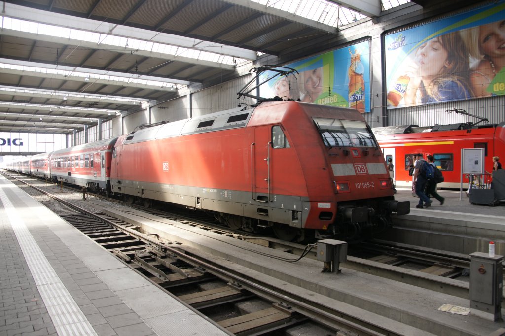 101 055-2 diesmal am 11. August 2011 im Mnchner Hauptbahnhof.