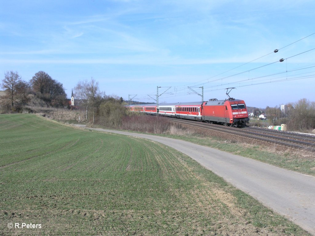 101 062-8 schiebt bei Fahlenbach den RE4014 nach N�rnberg. 24.03.11