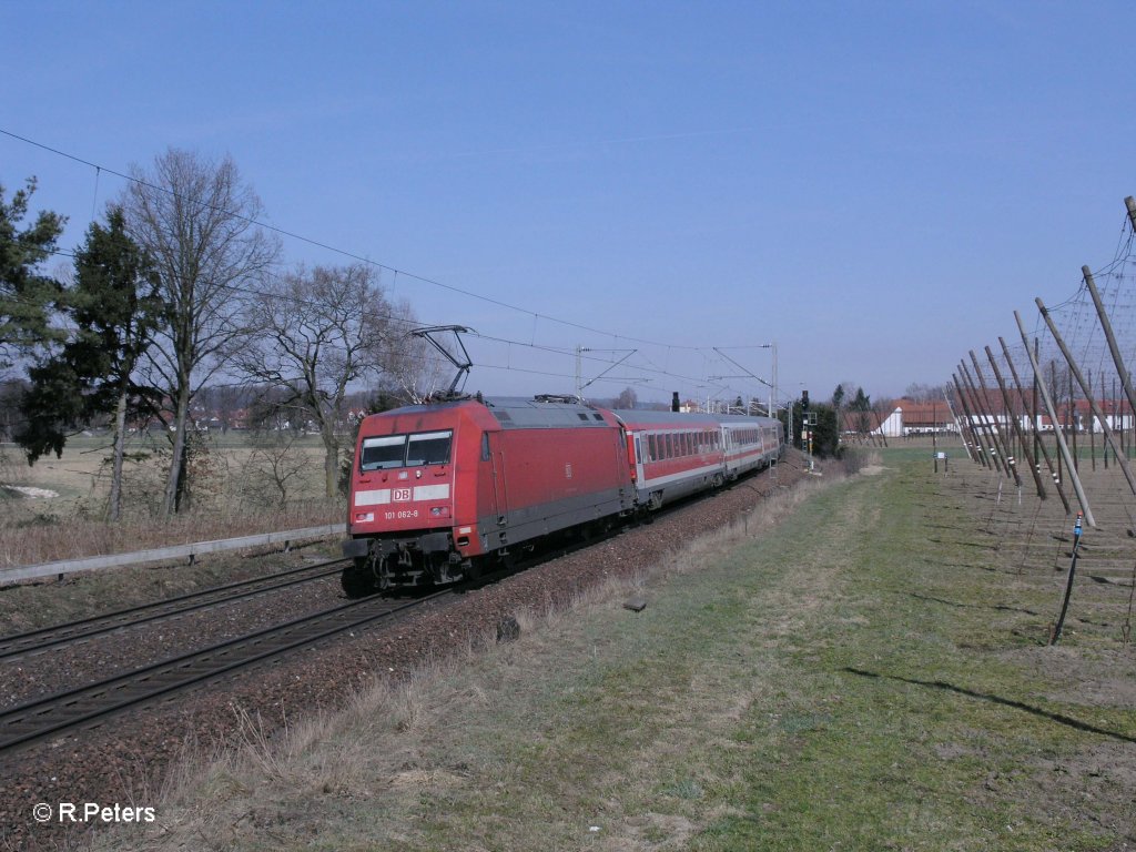101 062-8 schiebt RE4010 nach N�rnberg bei Rohrbach. 24.03.11