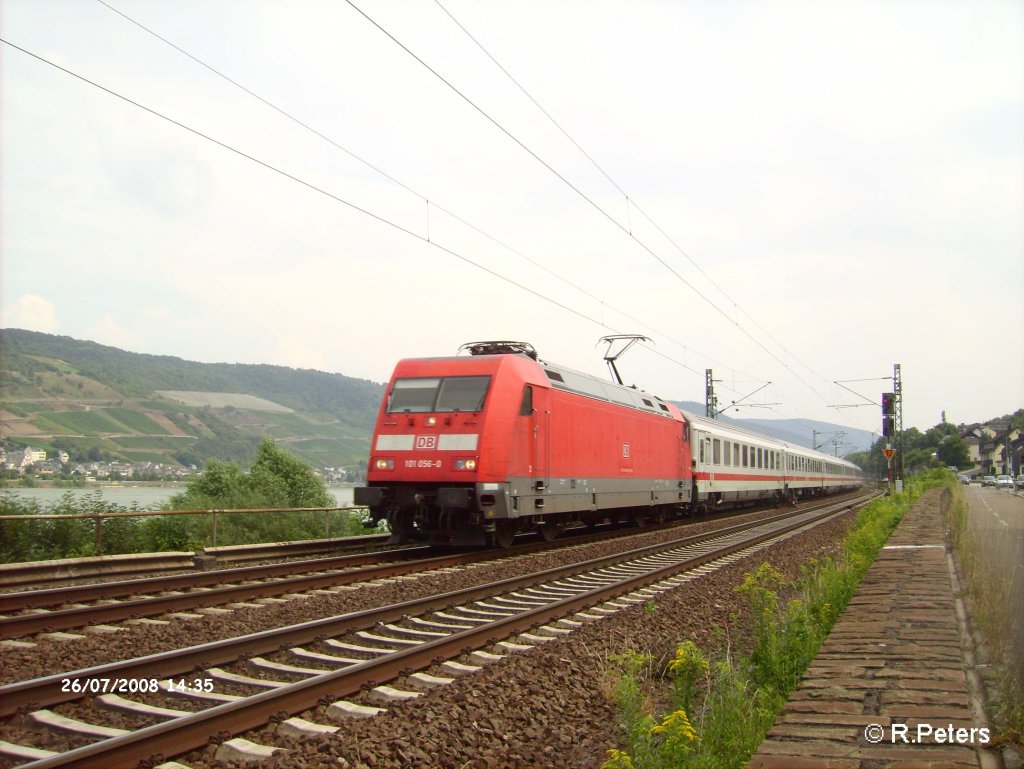 101 064-4 zieht bei Rheindiebach den IC 2014 Stuttgart – Emden. 26.07.08
