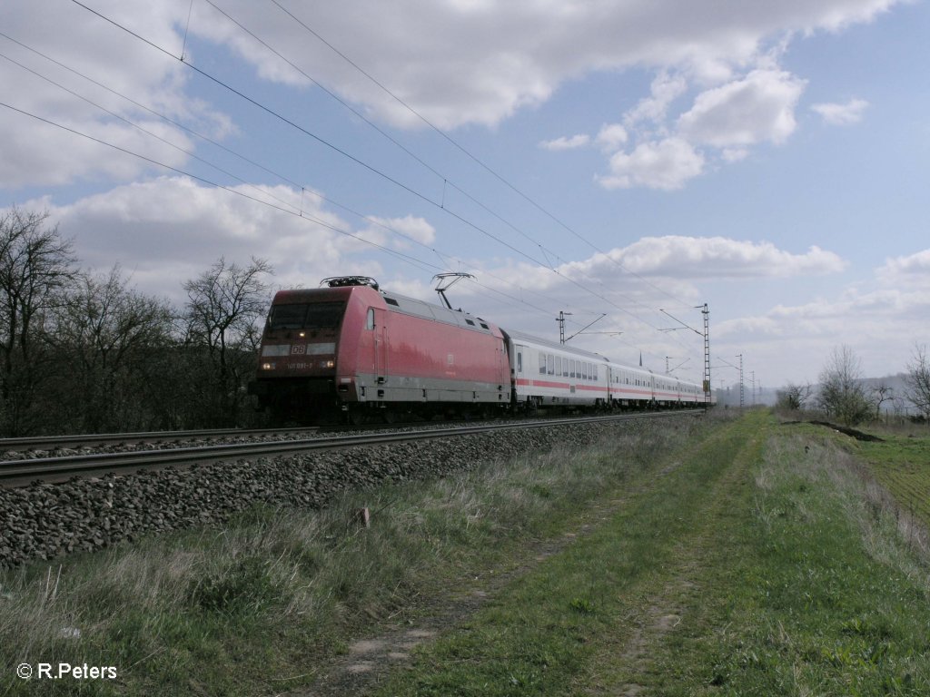 101 091-7 zieht den IC 1886 M�hldorf – Hamburg „Rottaler Land“ bei Th�ngersheim. 10.04.10
