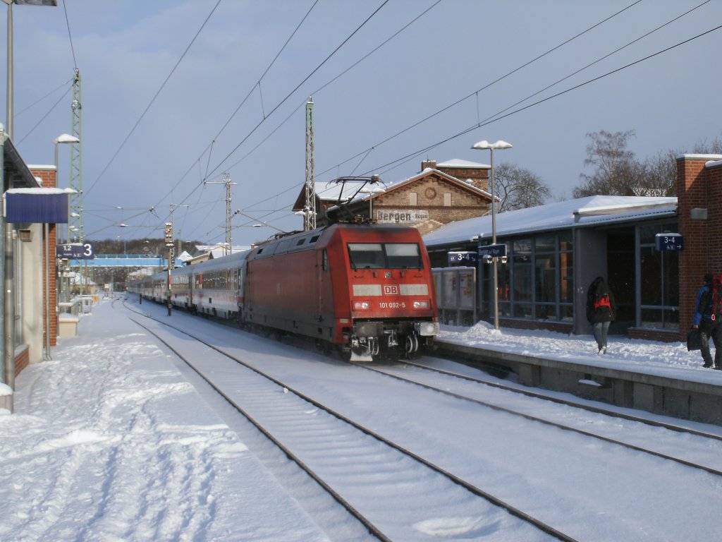 101 092-5 schob,am 02.Februar 2012,den IC 2212 Koblenz-Binz p�nktlich aus Bergen/R�gen.