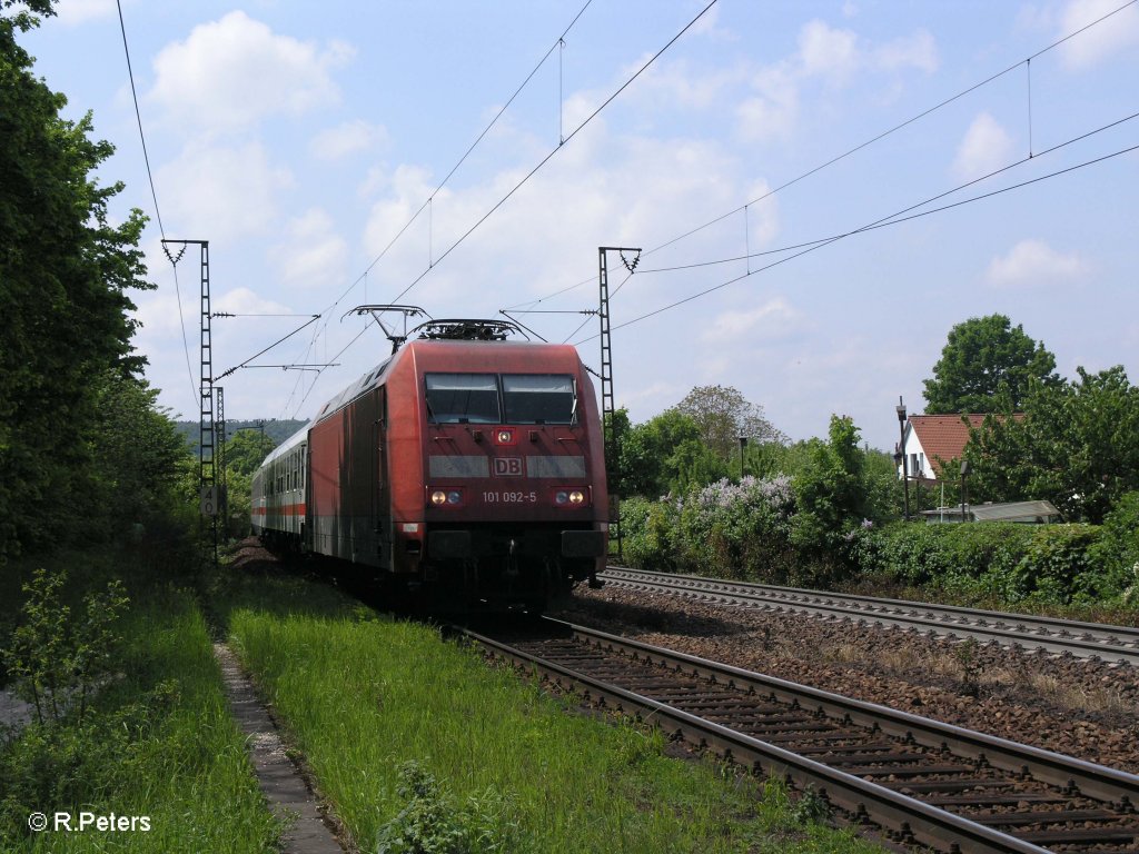 101 092-5 zieht bei Regensburg-Pr�fering den IC1887 Hamburg  - M�hldorf. 09.05.09
