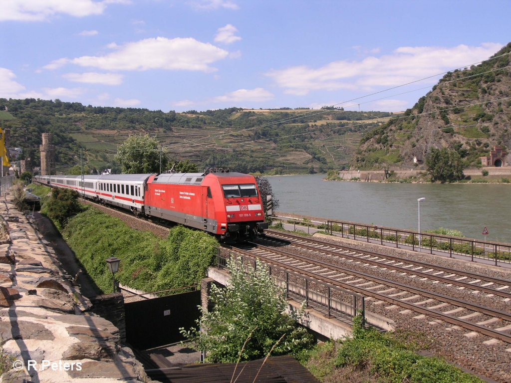 101 105-5 durchf�hrt Oberwesel mit den IC 2011 Dortmund – Stuttgart. 24.05.08
