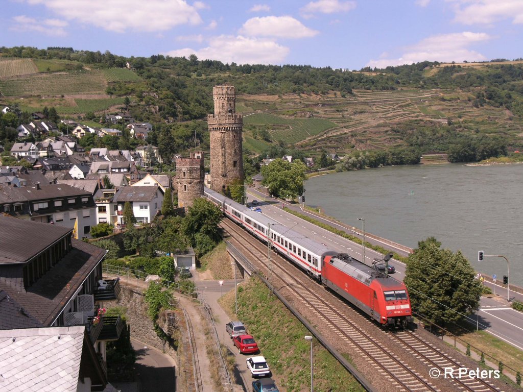 101 120-4 verl�sst Oberwesel mit den IC 2113 Hamburg – Stuttgart. 24.07.08
