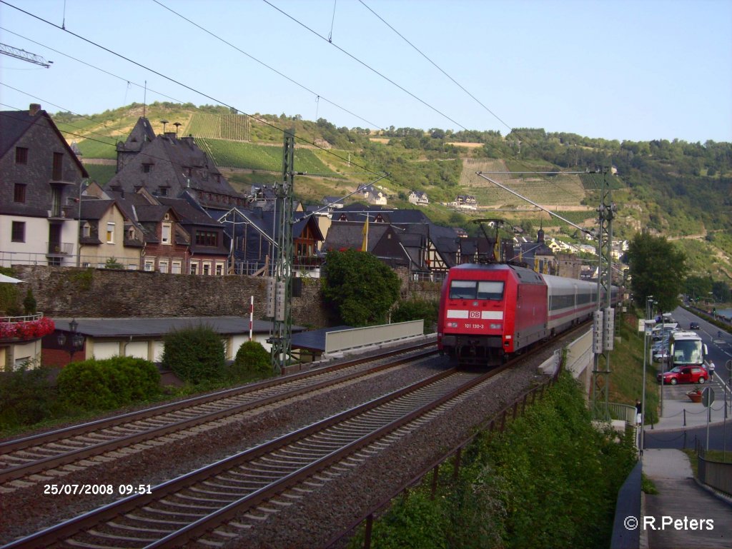 101 130-3 schiebt den IC 1814 Stuttgart – Berlin S�dk. durch Oberwesel. 25.07.08
