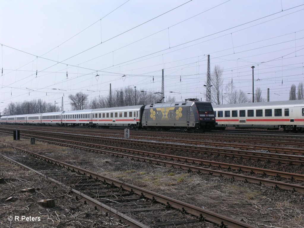 101 141-0 mit Unbekannten IC in Leipzig Sch�nefeld. 12.03.11