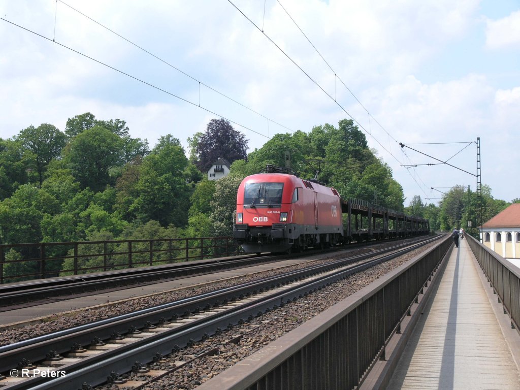 1016 002-6 zieht ein leeren Autotransportzug �ber die Donaubr�cke bei Regensburg-Pr�fering. 09.05.09