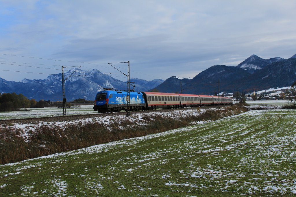 1016 023-2  BB Grne Schiene  unterwegs von Salzburg in Richtung Kufstein am 30. Oktober 2012 bei Bernau am Chiemsee.