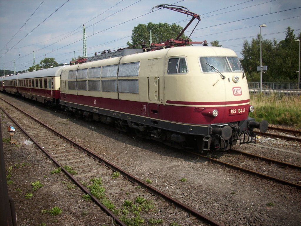 103 184 mit dem TEE-Rheingold am 15.August 2009 in Bergen/Rgen.