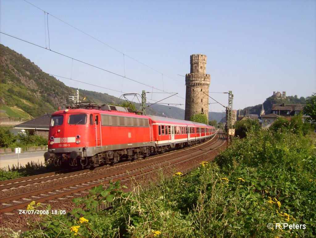 110 295-3 verl�sst Oberwesel mit ein Verst�rkungs RE nach Koblenz. 24.07.08