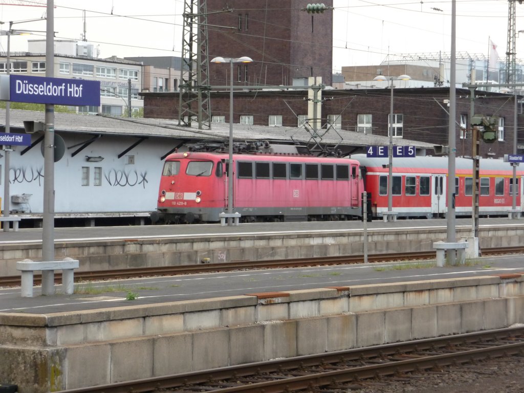 110 427 ist im D�sseldorfer Hauptbahnhof angekommen. 03.05.2012