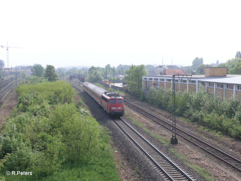 110 470-2 verl�sst Regensburg mit einer RB. 01.05.09