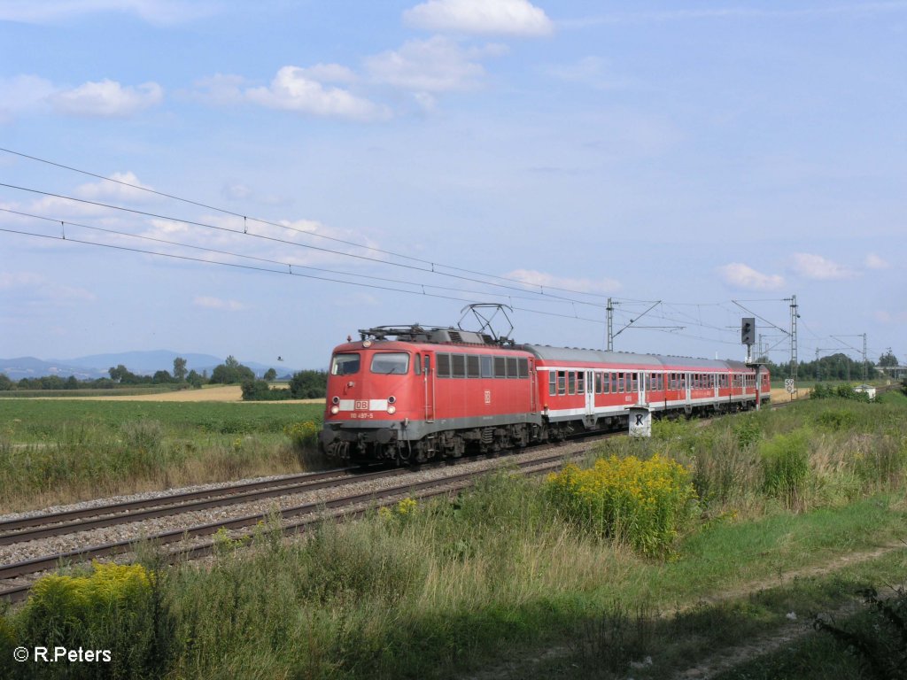 110 497-5 zieht bei Stephansposching den RE 4252 Radlzug Passau-Regensburg
08.08.09
